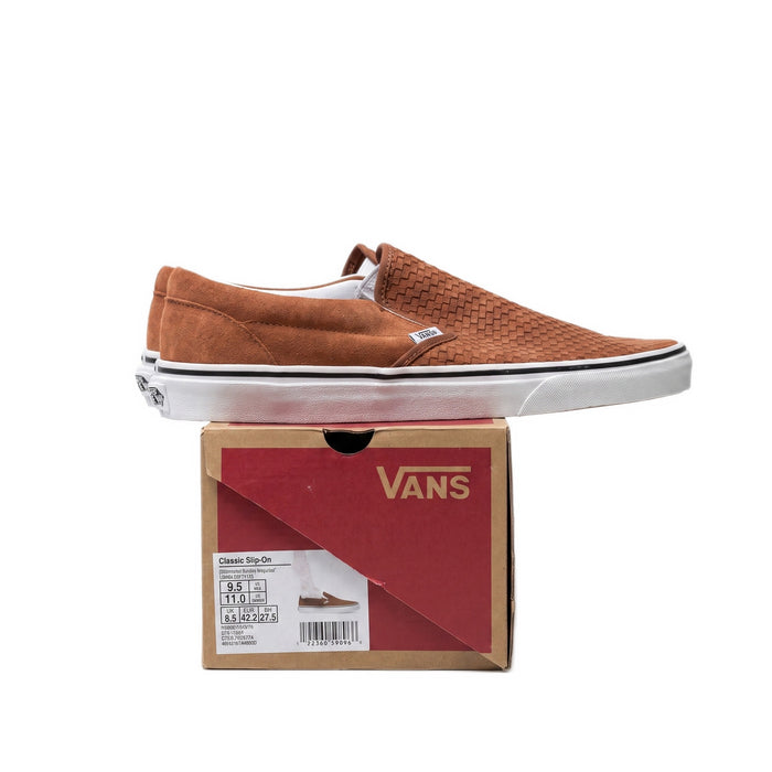 Side profile view of a shoe resting on the Vans shoebox, showing the size label.